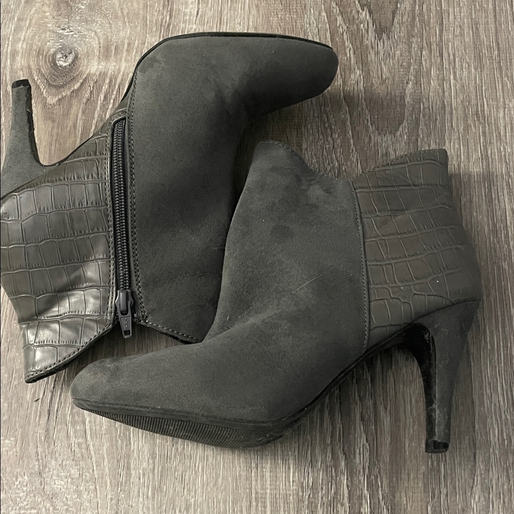 Express brand Elegant Grey Ankle Boots size 8